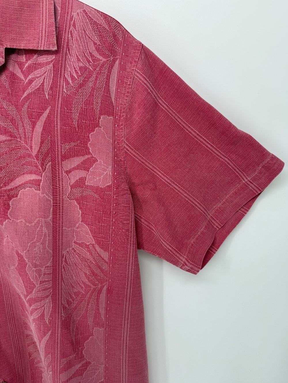Tommy Bahama 100% Silk Hawaiian Camp Shirt | Men's Large | Pre-Loved - Picture 5 of 9